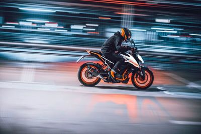 486438_MY23 KTM 125 DUKE_EU_